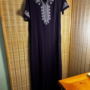 Chic Navy Maxi Dress with White Embroidery